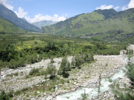 Bautiful route from Old Manali to Palchan- See different colored vegetation at different heights on the mountains
